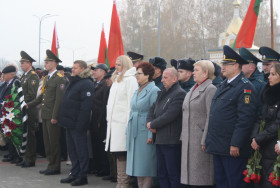 На городской площади состоялся митинг, посвященный Дню Октябрьской 
революции