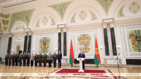 Lukashenko presents state awards, shoulder straps to high-ranking military officers