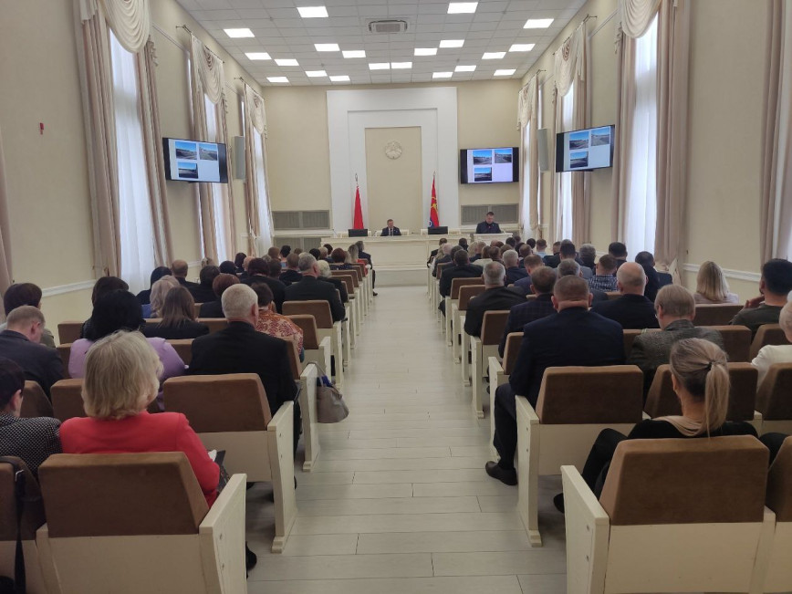 Панядзелак у рабочым графіку старшыні райвыканкама пазначаны апаратнай нарадай з кіраўнікамі арганізацый, прадпрыемстваў і структурных падраздзяленняў райвыканкама
